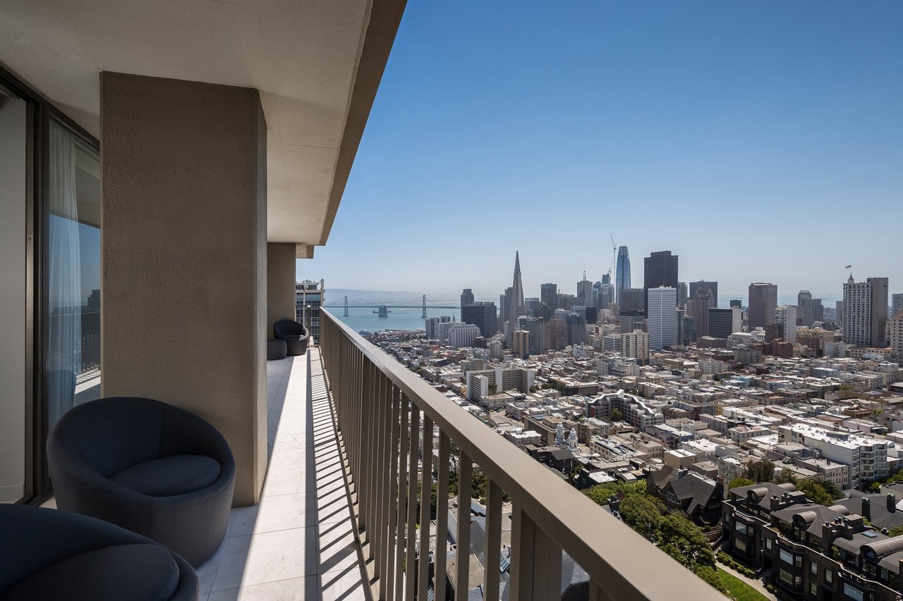 Two Bedroom Condo With Landmark Views