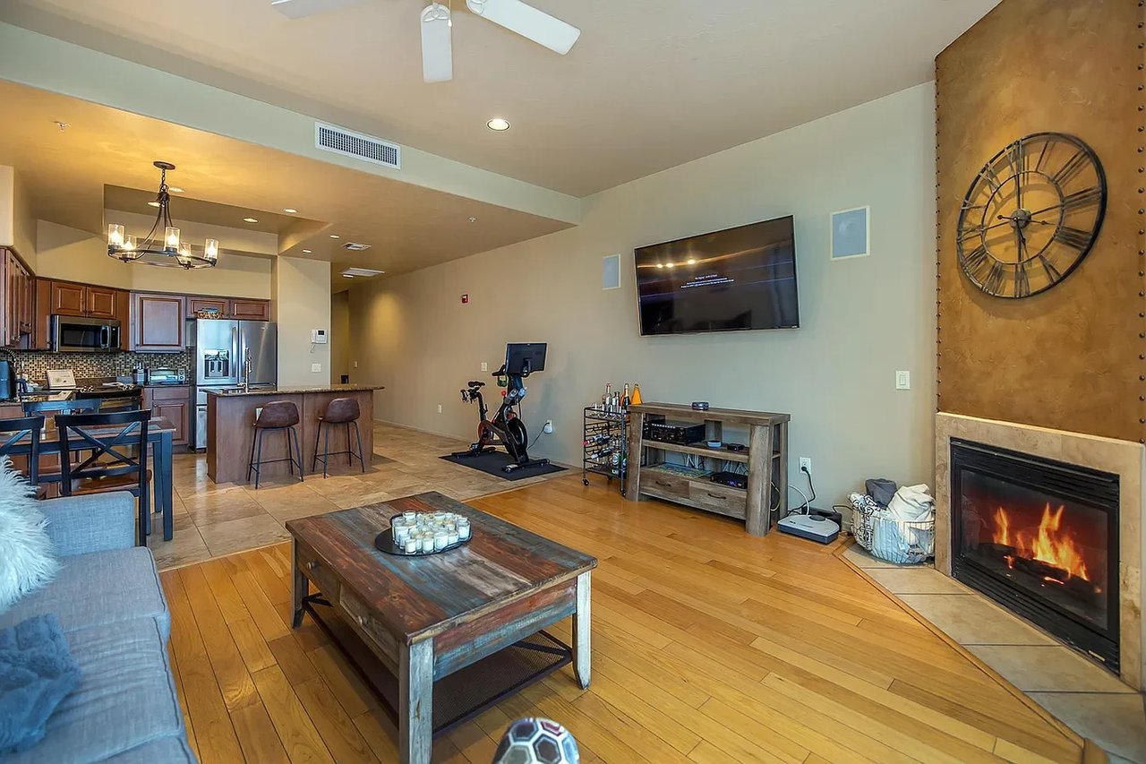 446 N Campbell Ave, #1306