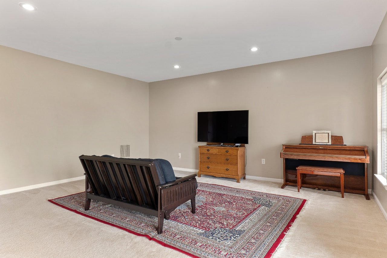 704 Abbey Village Circle