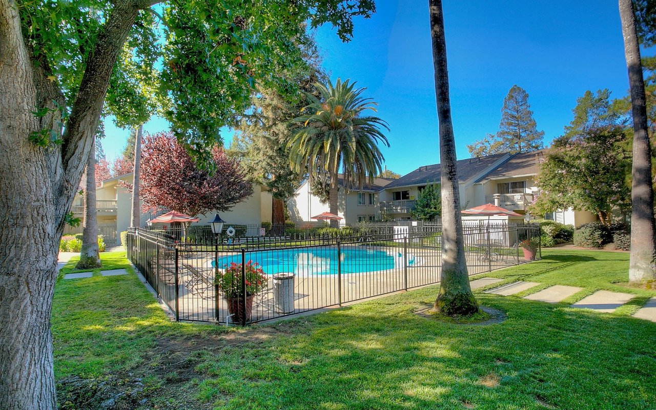 2564 Walnut Blvd, #107