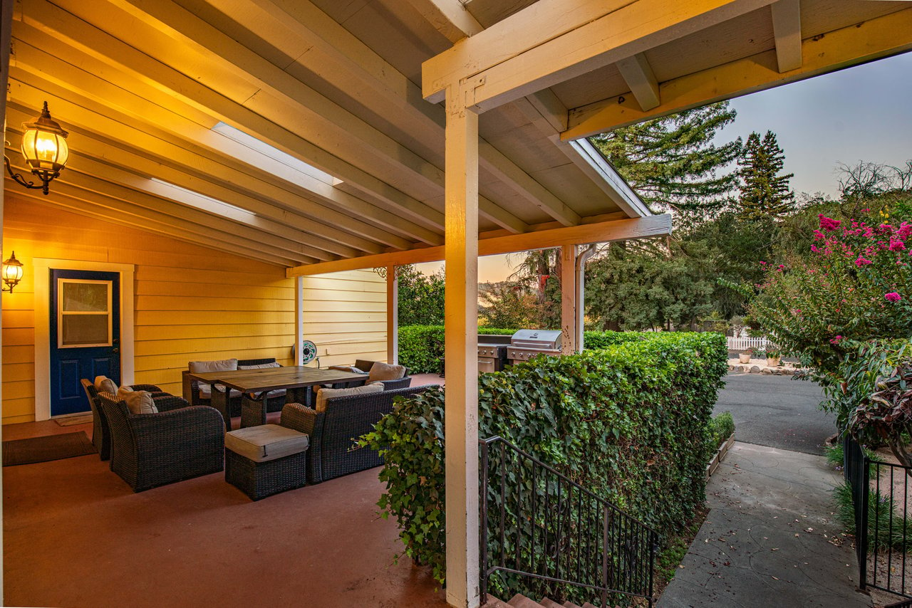 Outdoor Dining at Fairfield and Suisun Valley Vineyard Estate | Carmen Gray Team Luxury Listing