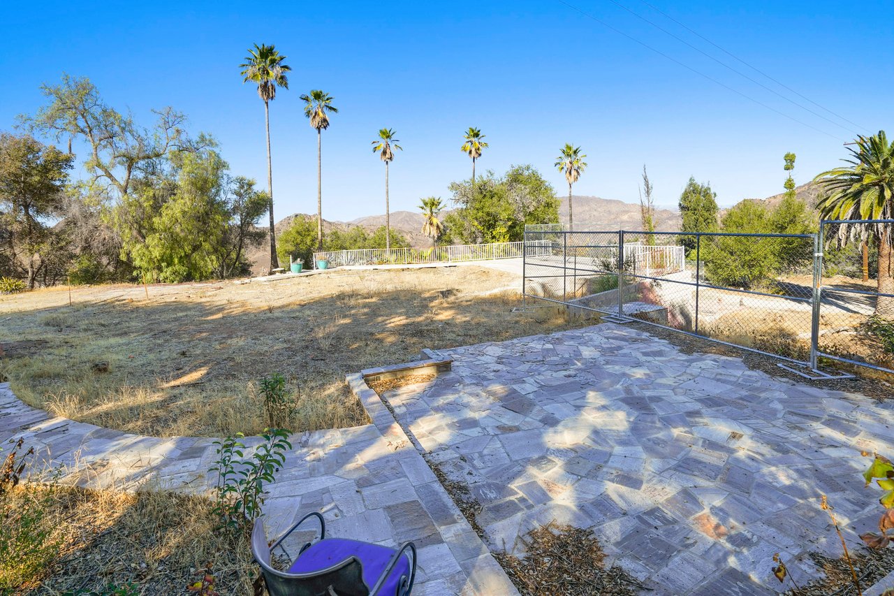 30887 Mulholland Hwy
