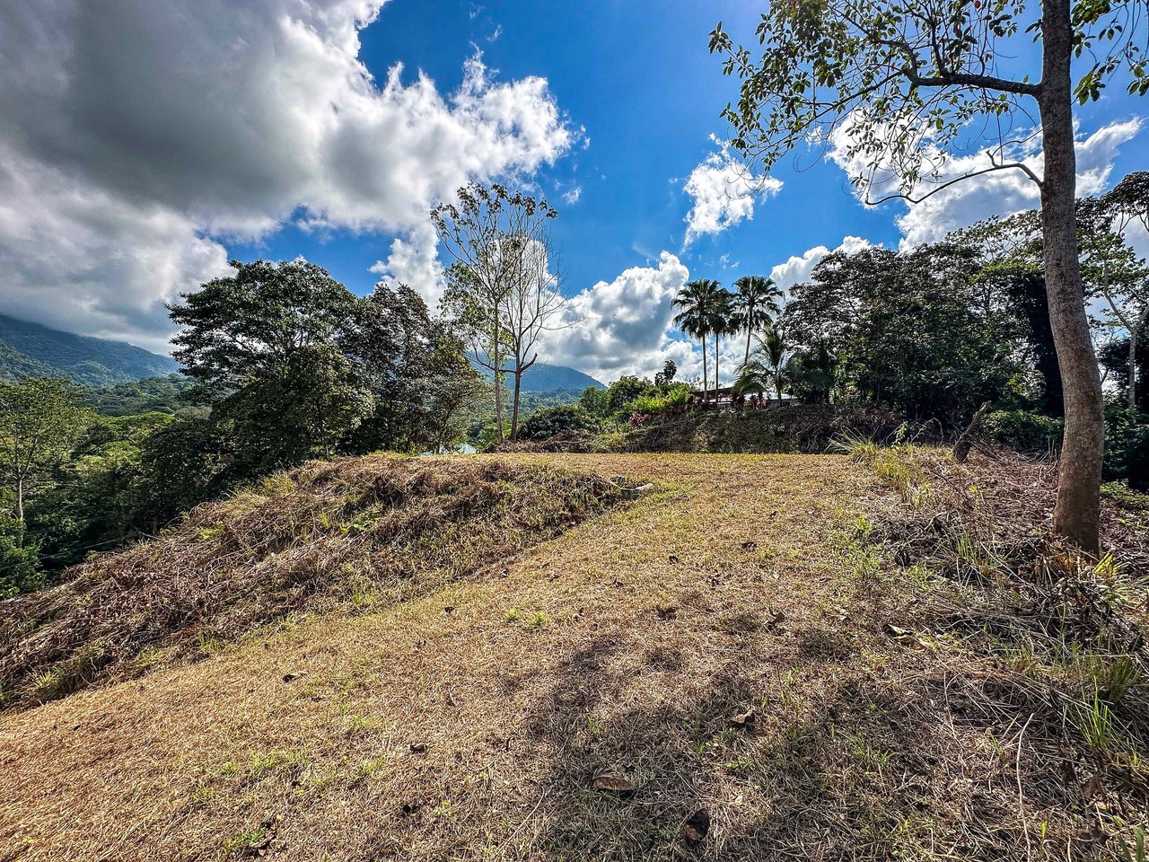 An elevated 1.2 acres lot with two plantels, panoramic mountain and jungle views.