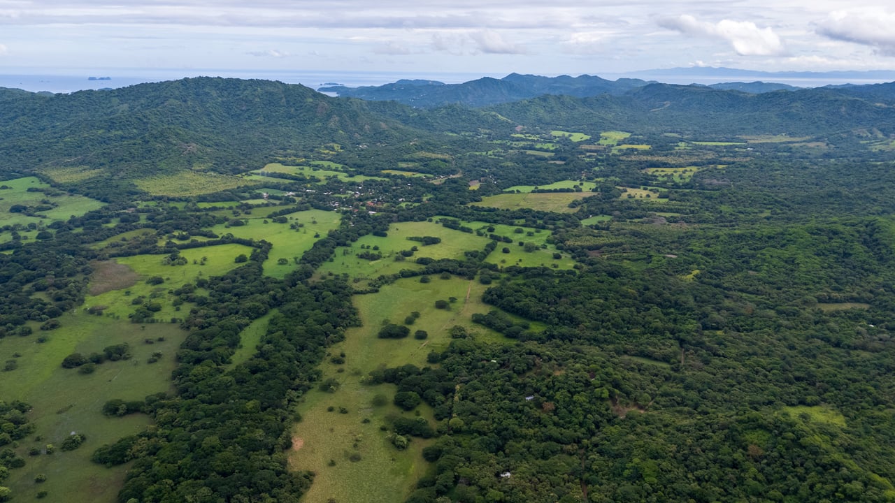 Expansive Fertile Mountain Ranch, Flamingo, Guanacaste