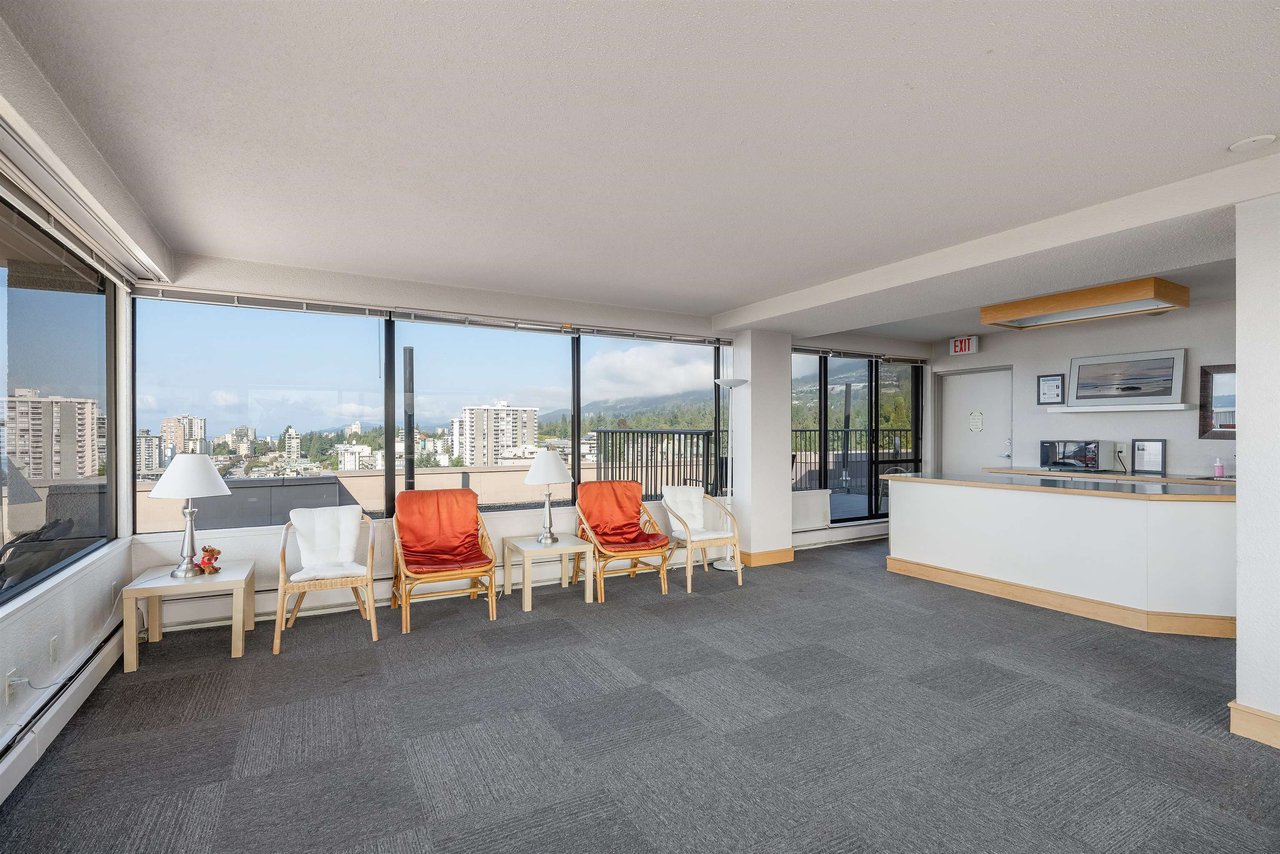302-555 13th Street, West Vancouver