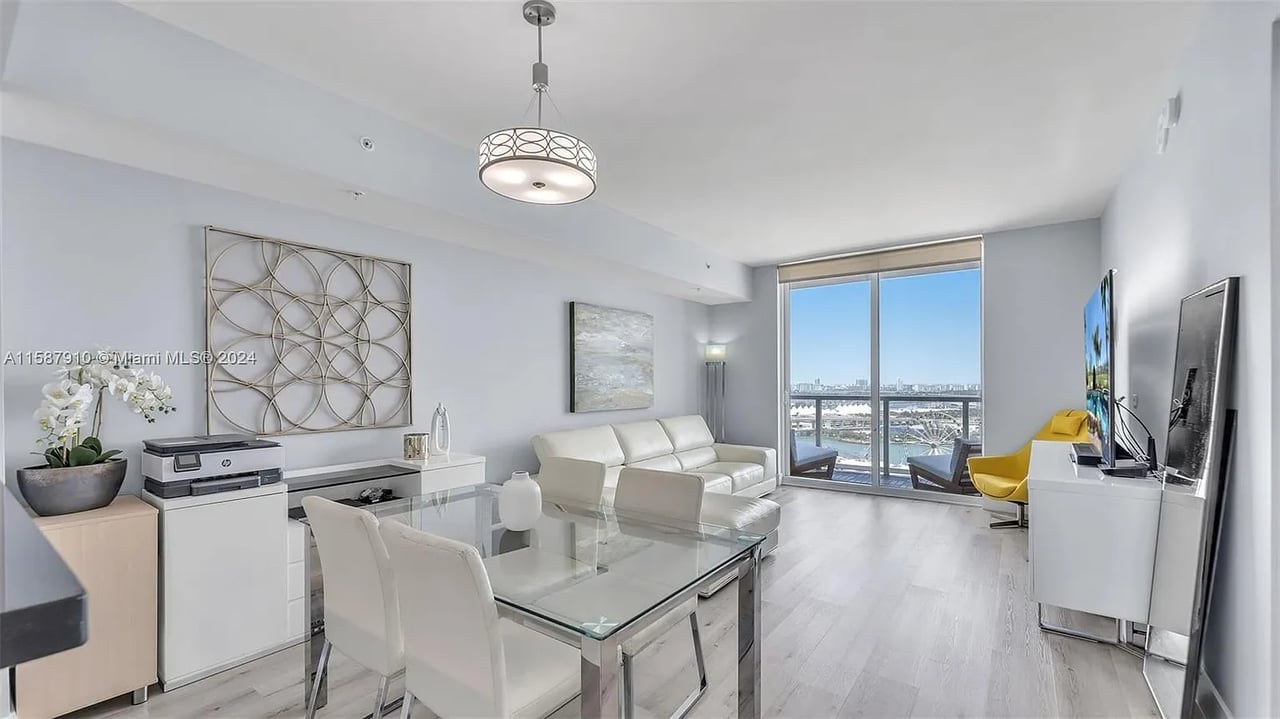 253 NE 2nd St APT 2509