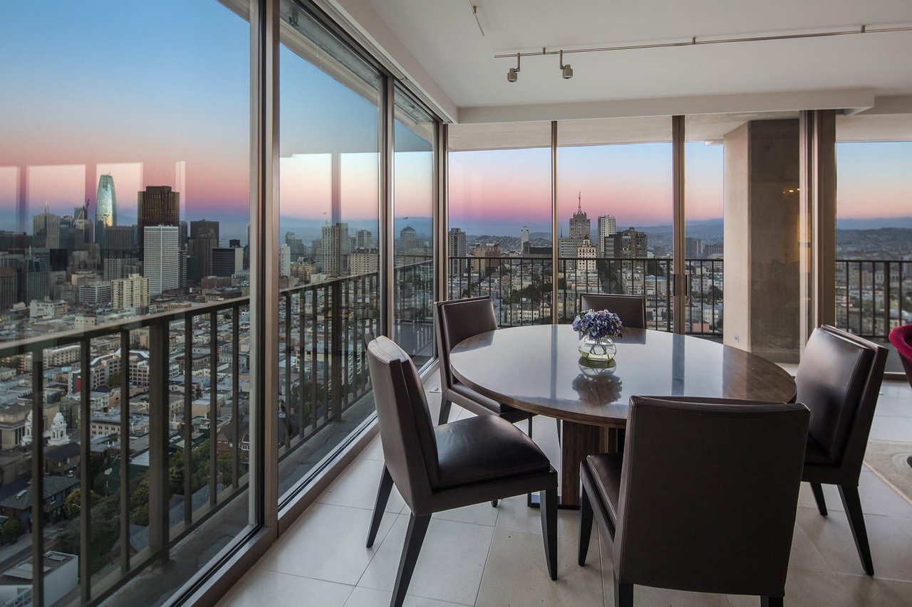 Two Bedroom Condo With Landmark Views