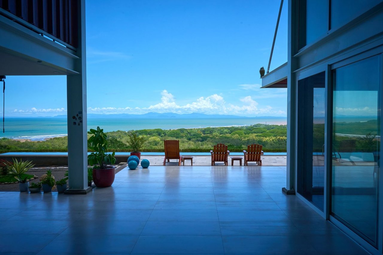 Hilltop Luxury Heliport Estate, Jaco, Puntarenas