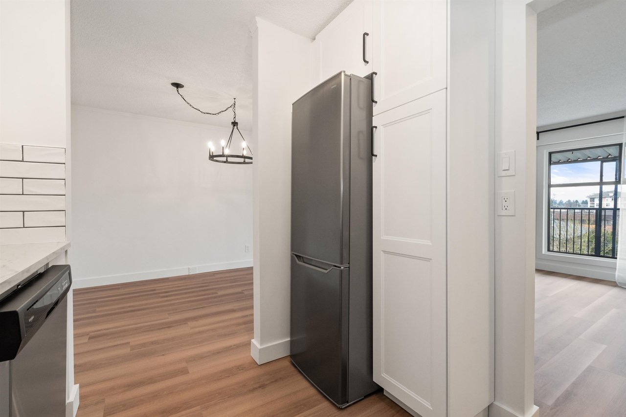307-9080 Mary St