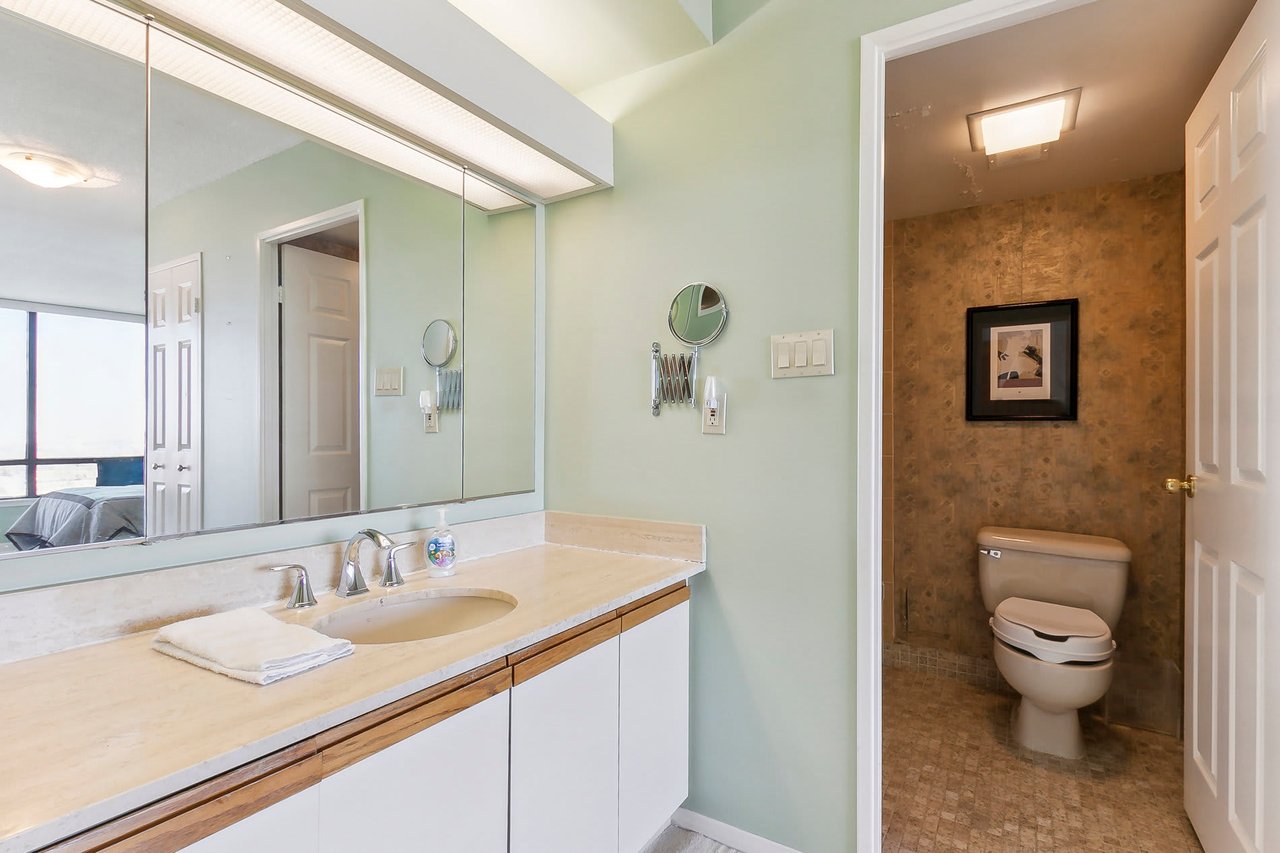 65 Skymark Drive #1407