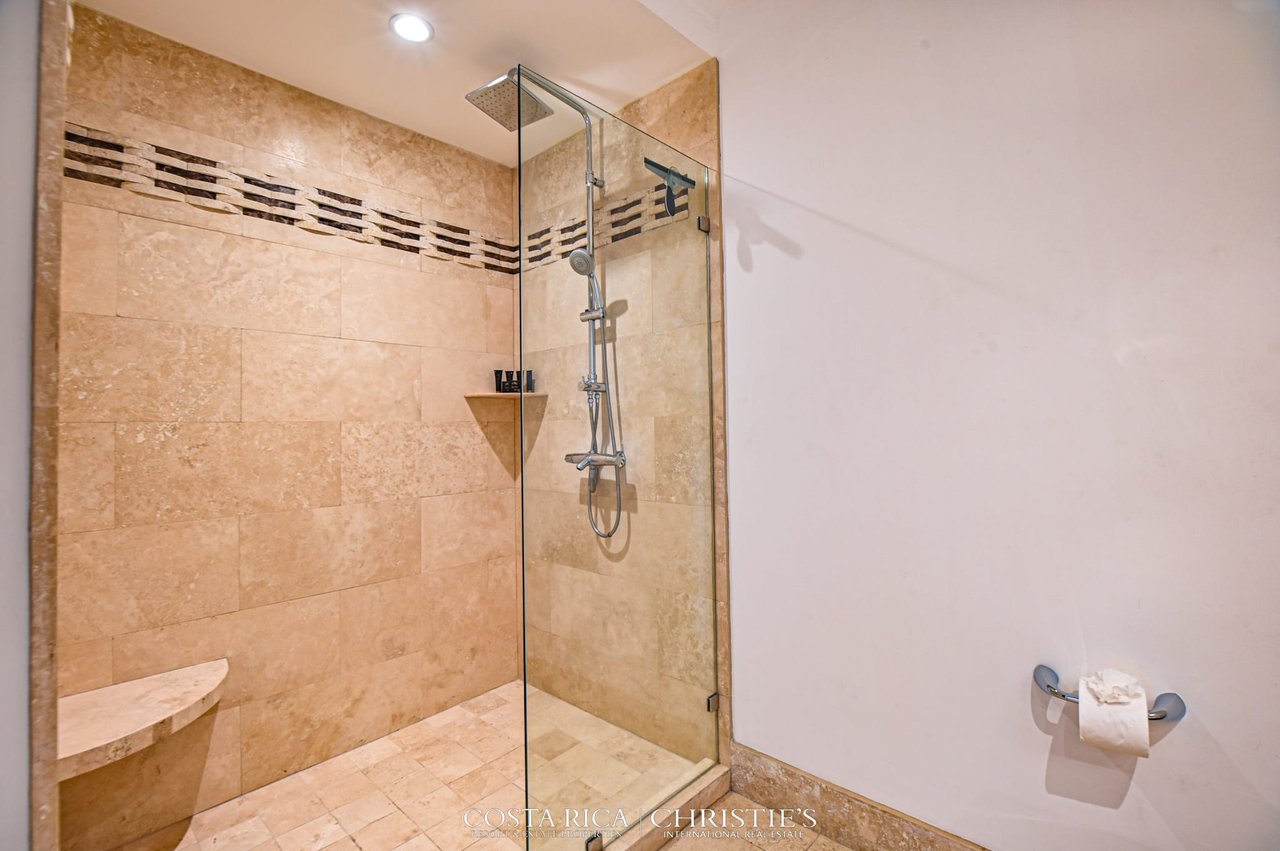 360 - 306 Splendor Condo