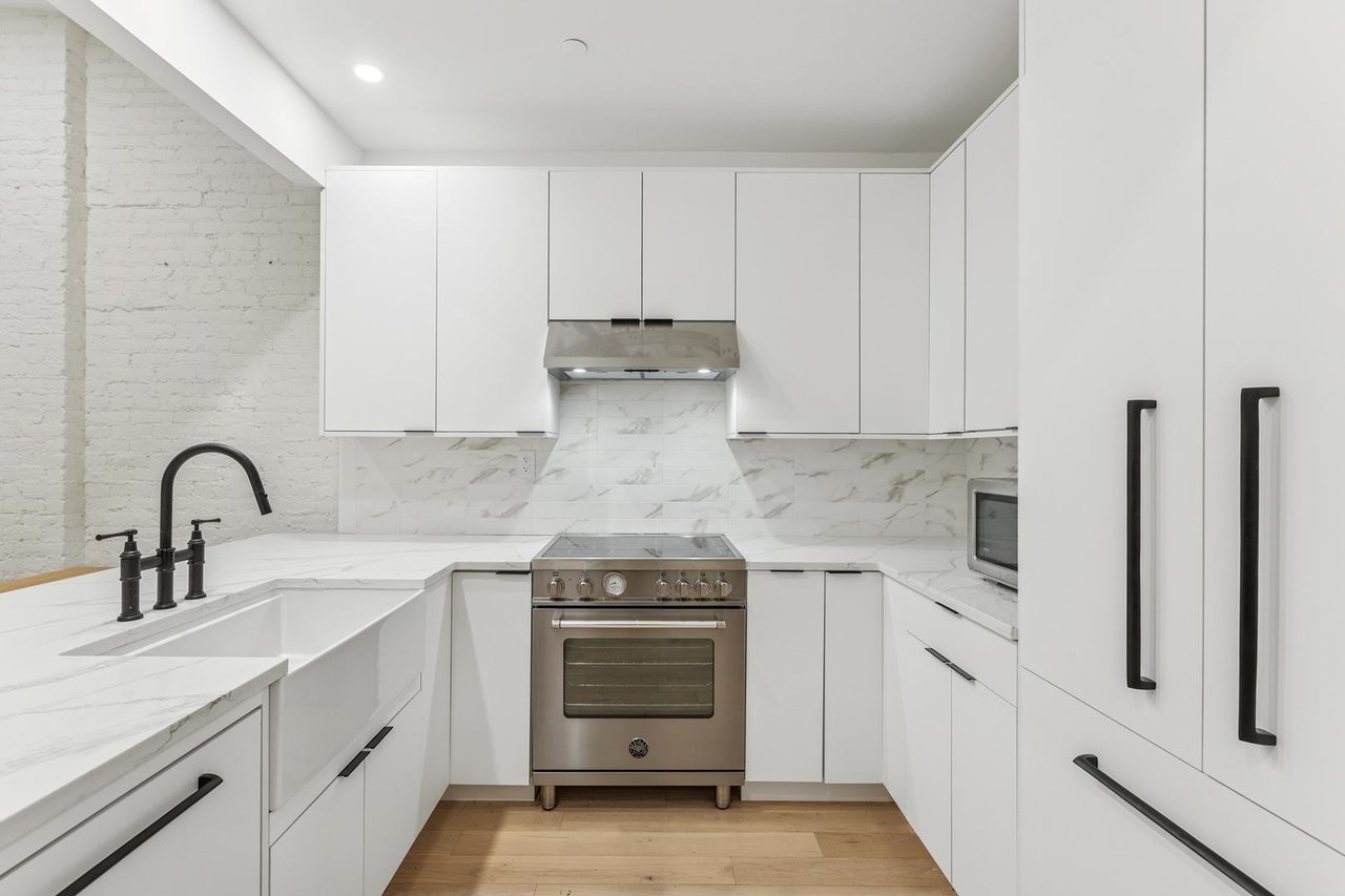 84 6th Avenue, Apt 4