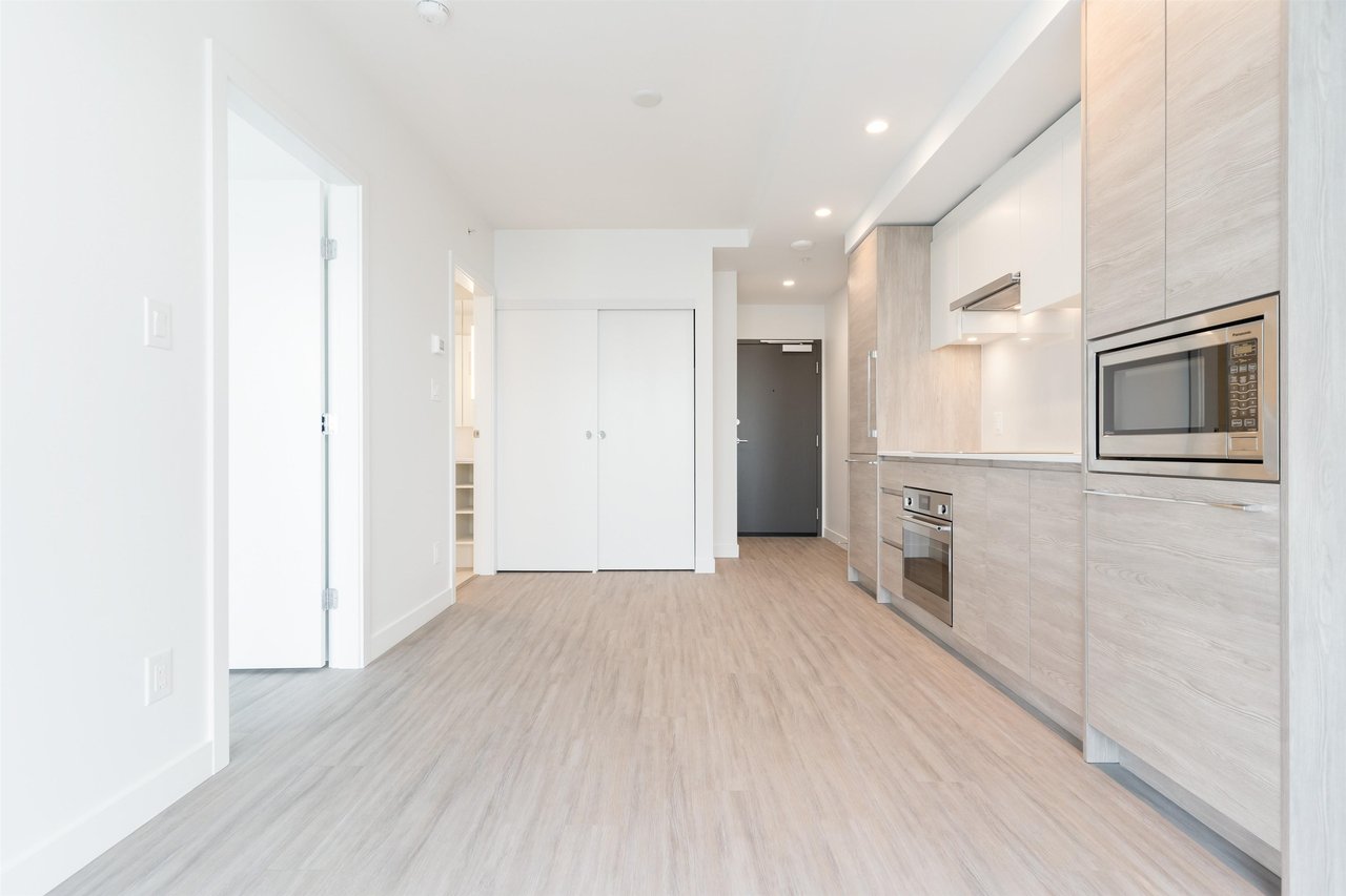 3206-13615 Fraser Hwy