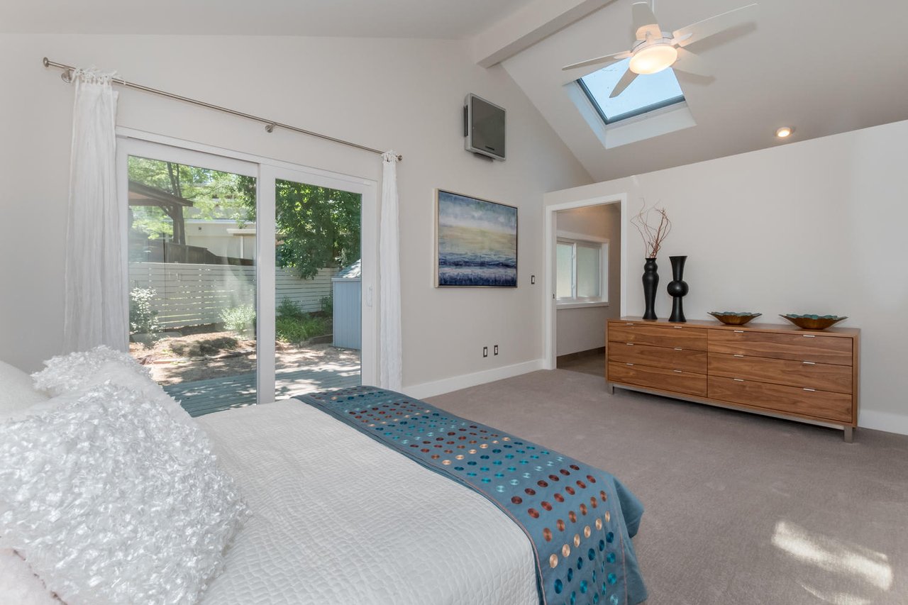 1010 Rosehill Dr