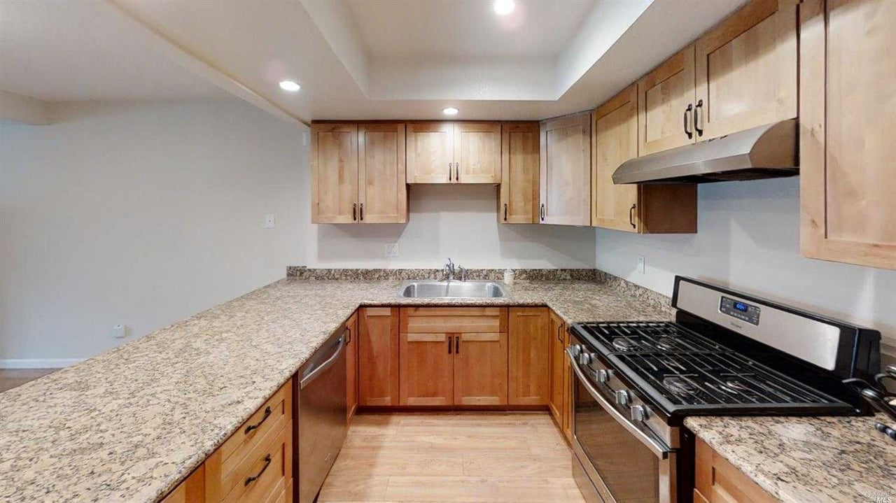 5089 Country Club Dr
