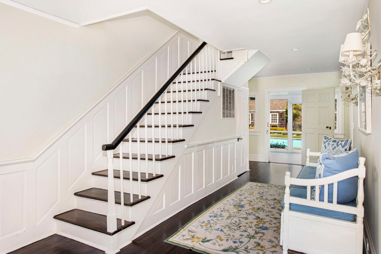 COLONIAL IN PRIME LOCATION