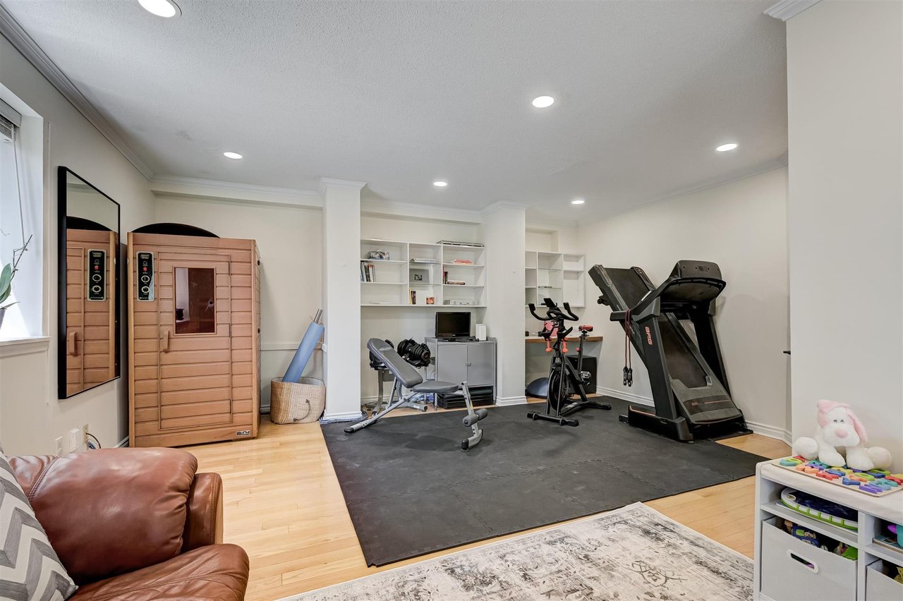 26 Bethune Blvd
