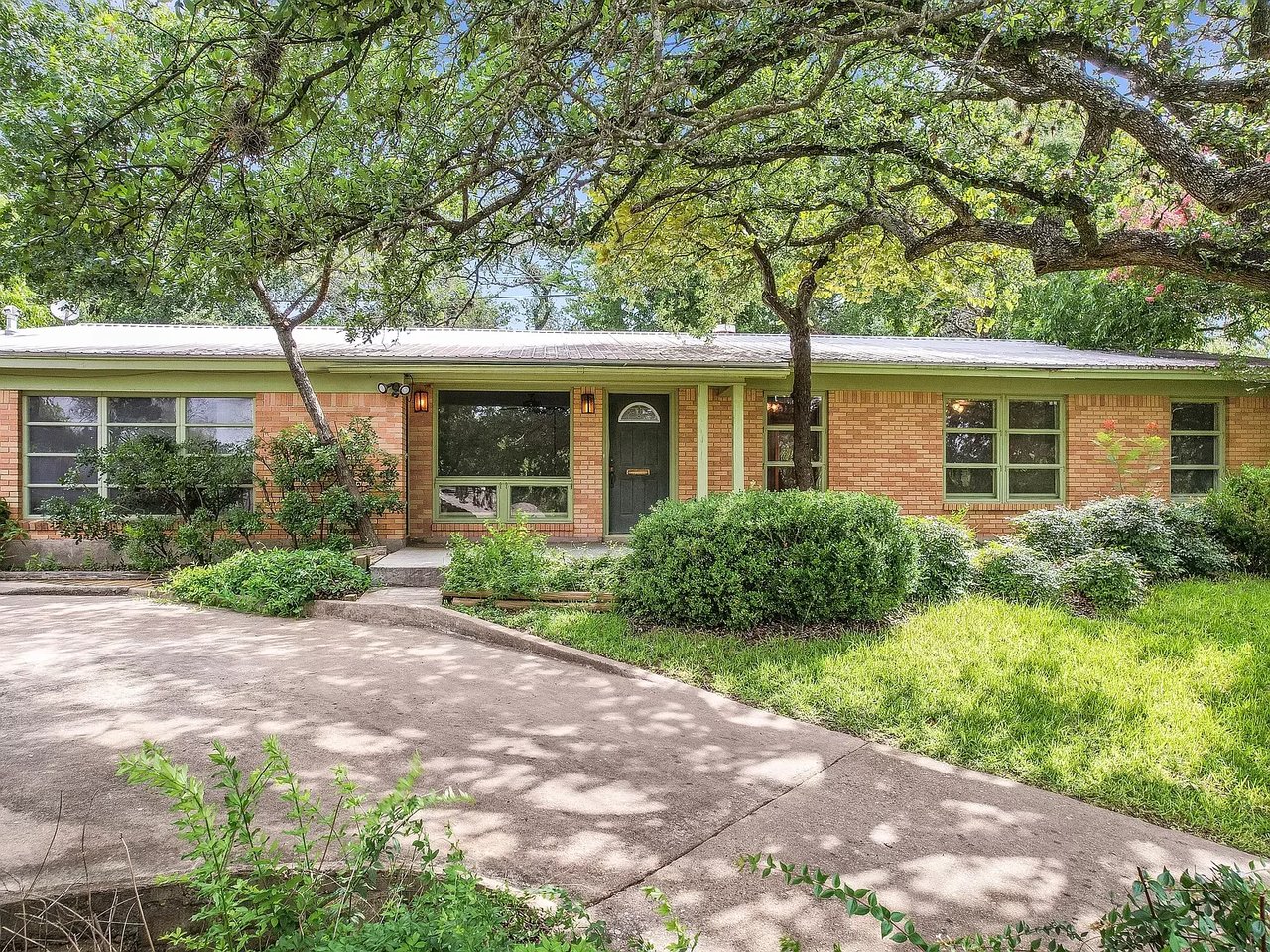 5706 Highland Hills Cir