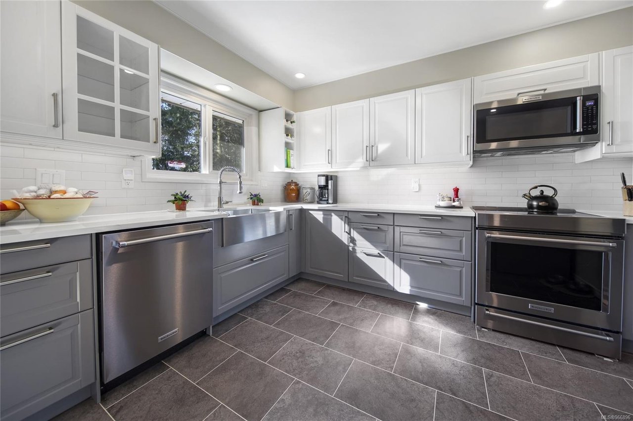 403 Dressler Rd