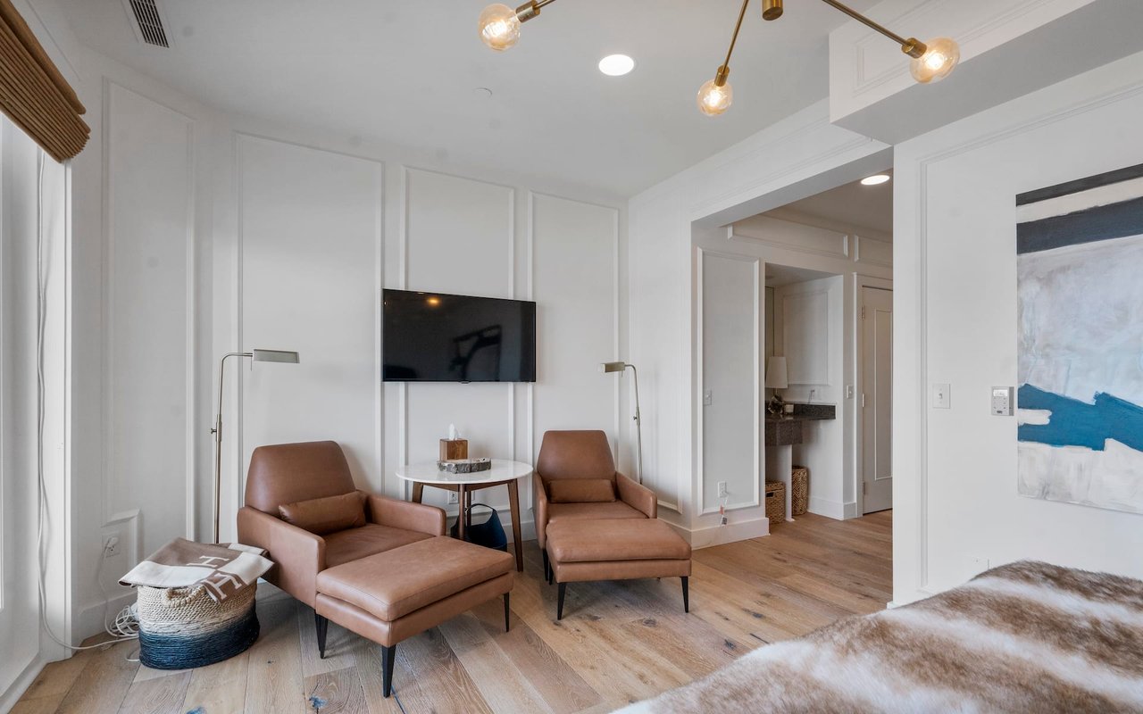 4200 Main Street 25