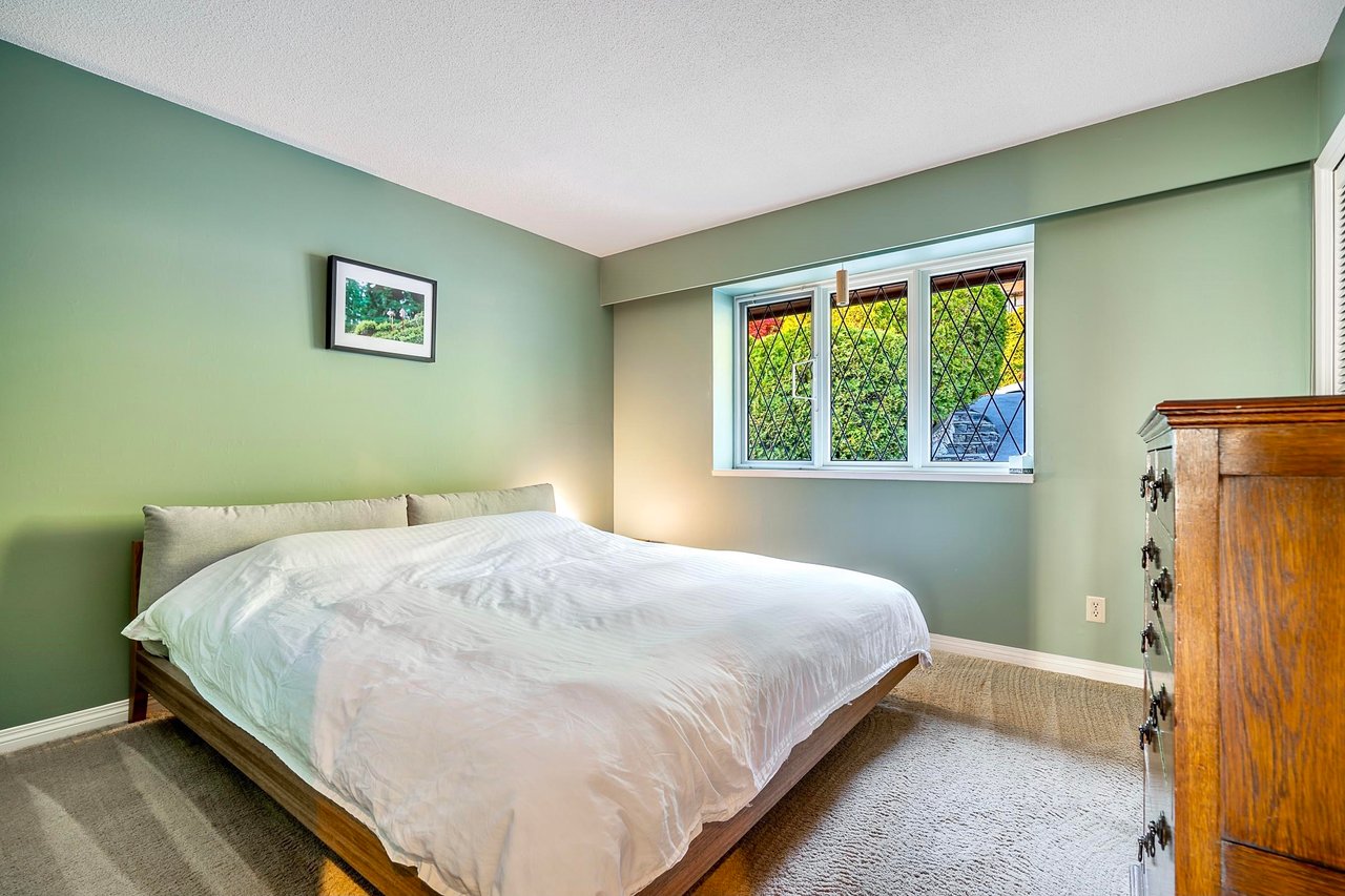 209 Rondoval Cres