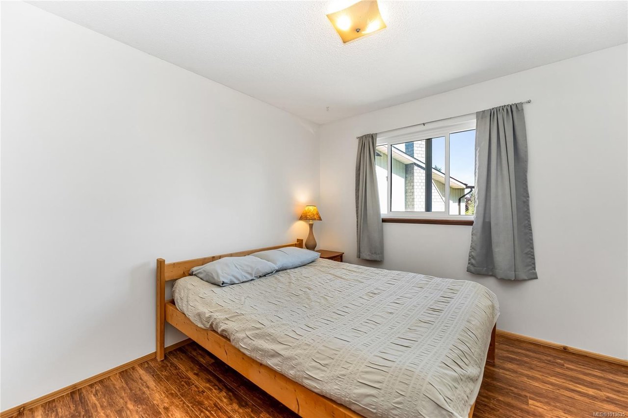 7678 Grieve Cres