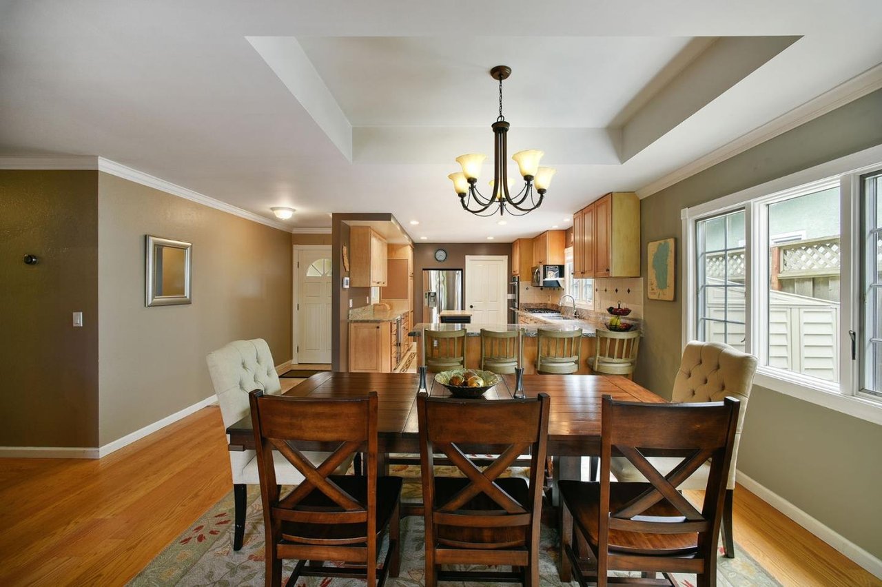 1091 Manzanita Dr