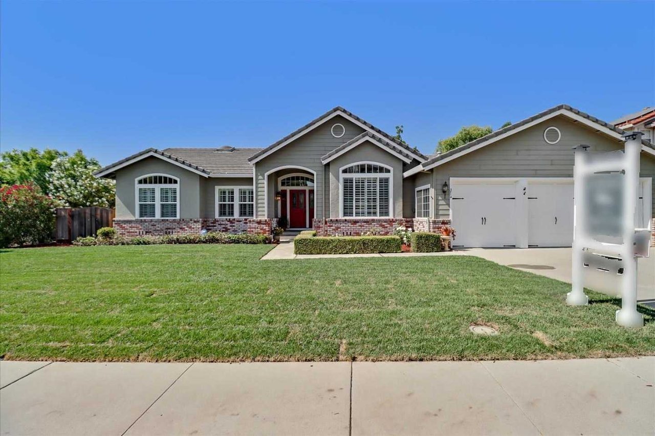3714 Meadowlands LN