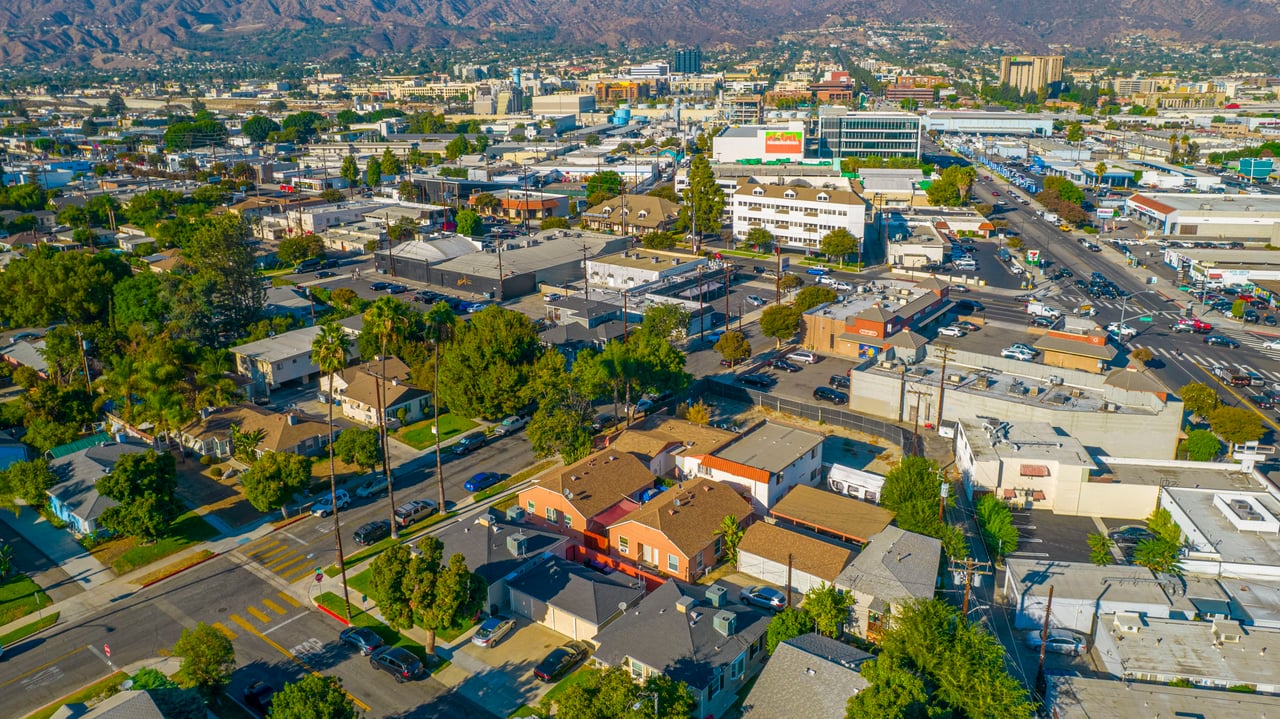 4-Plex in Prime Burbank Area with Great Upside Potential 