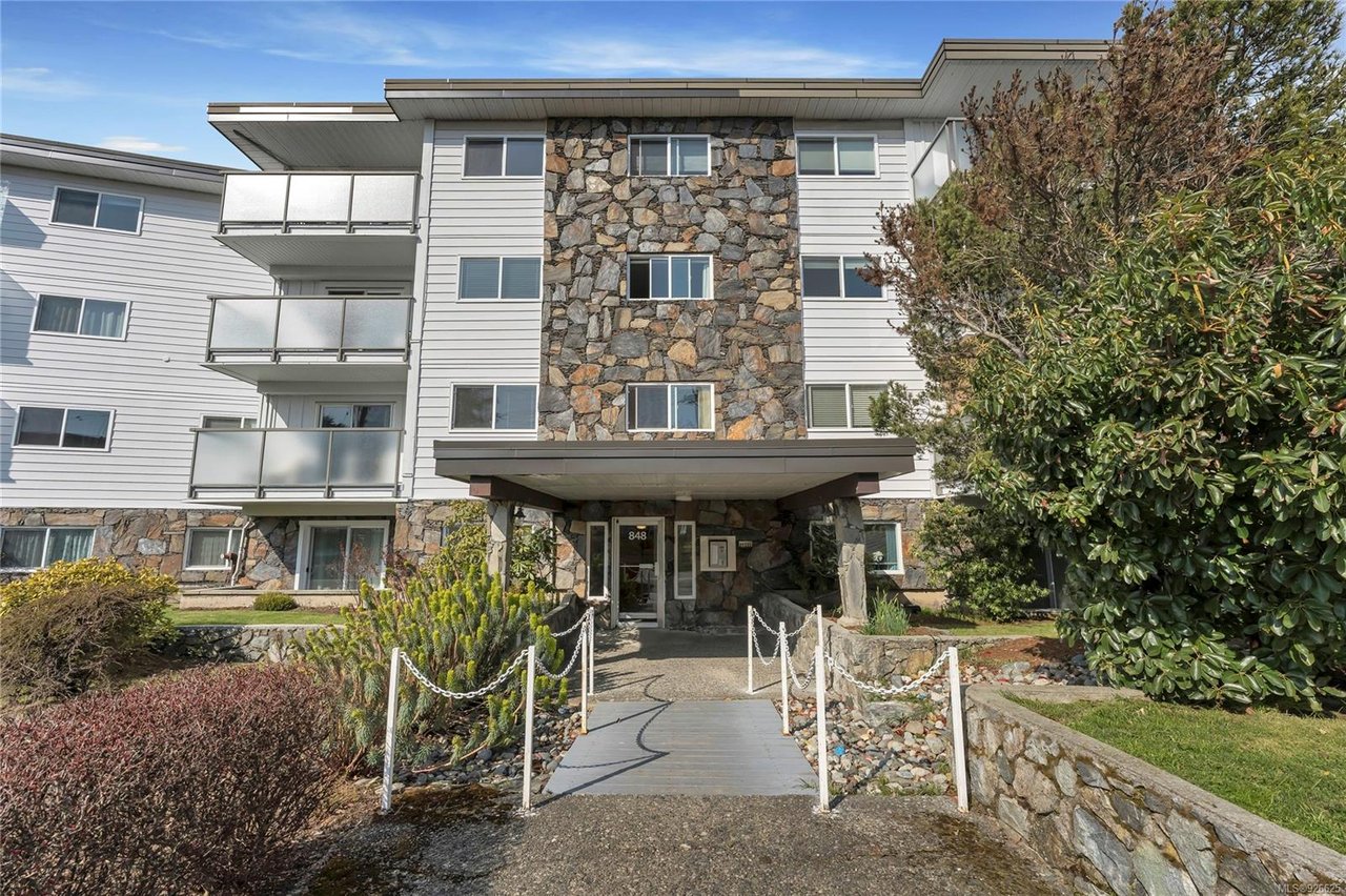 204-848 Esquimalt Rd