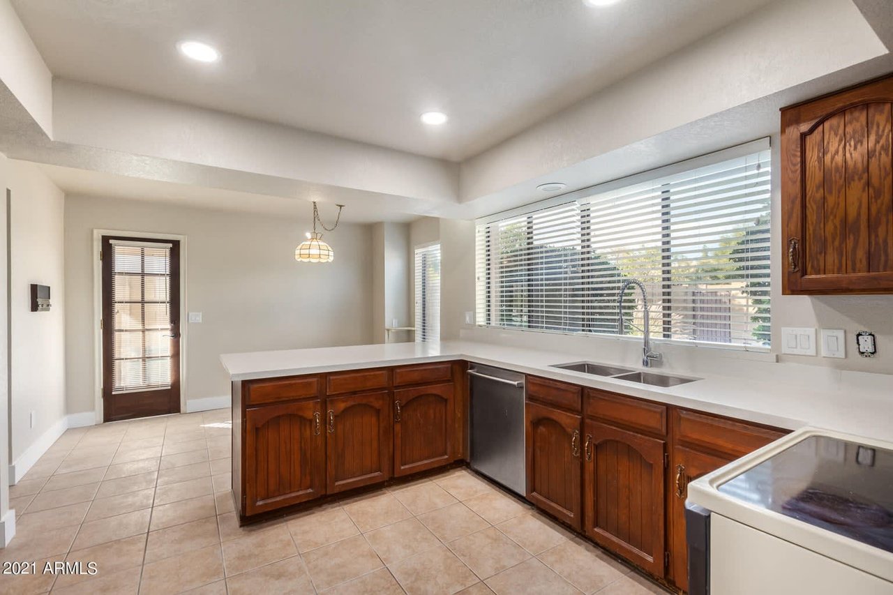 2128 E Woodman Dr