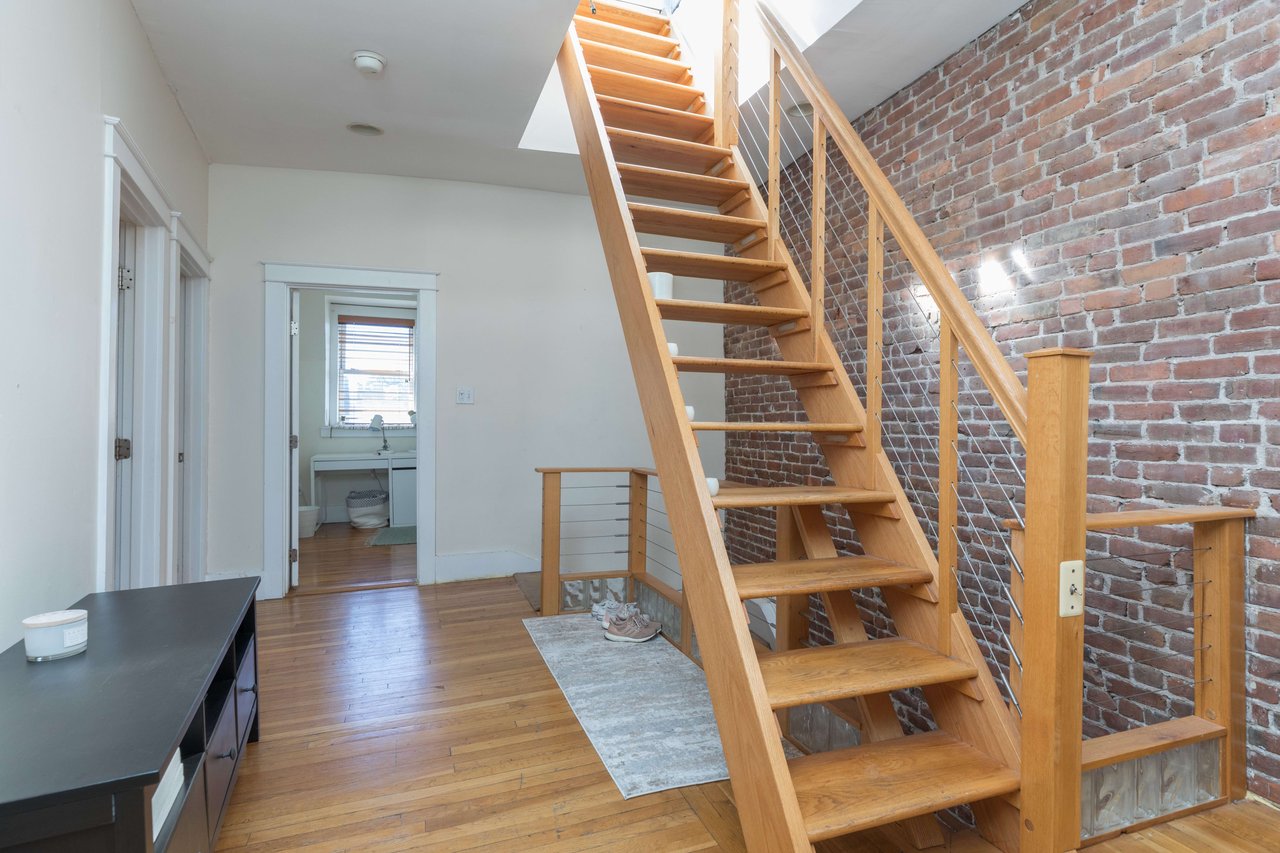 Worcester Square - 2 bed 2 bath with Private Roof Deck and Laundry! July 1 or 15! 
