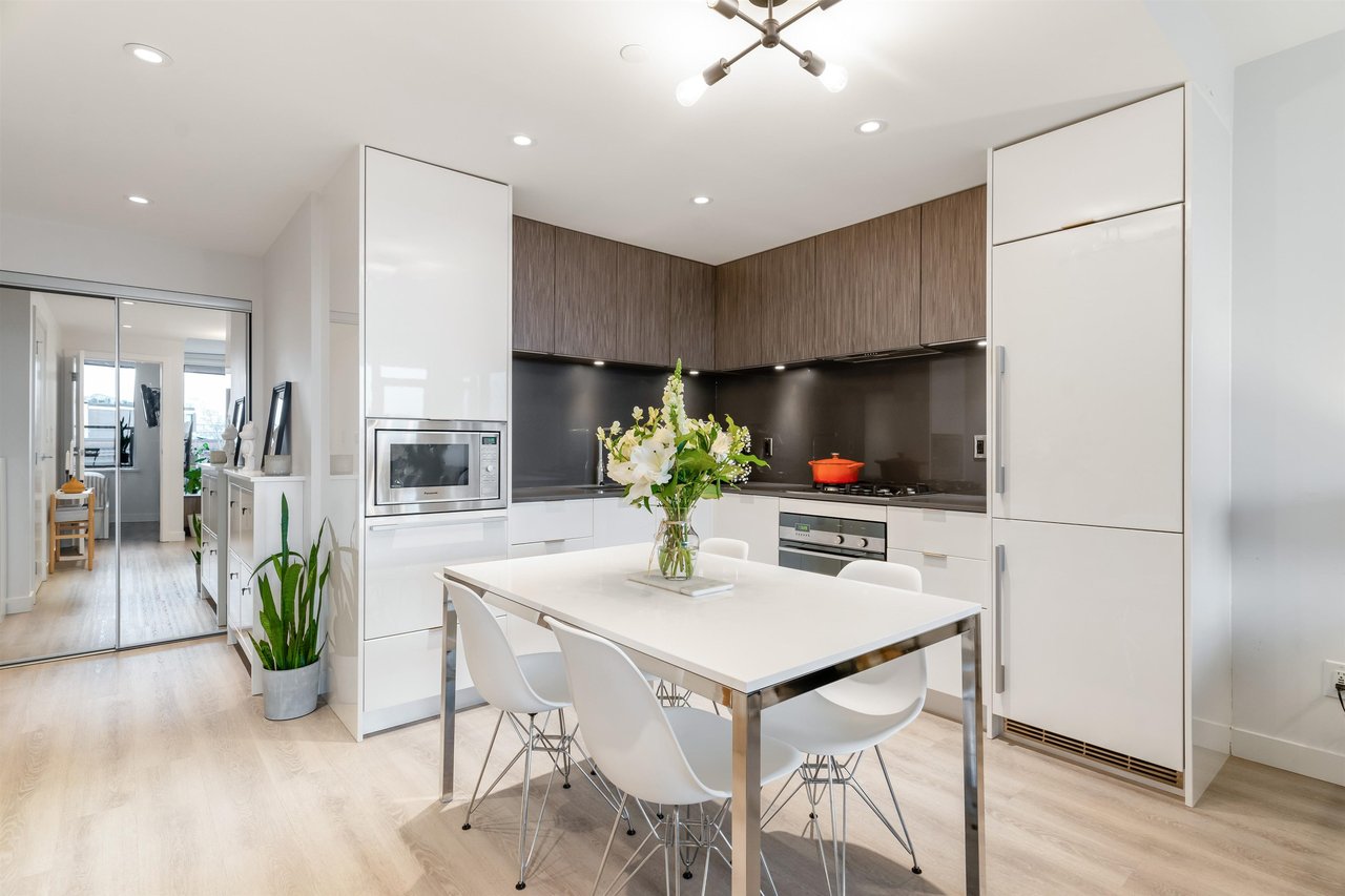 403-209 E 7th Ave