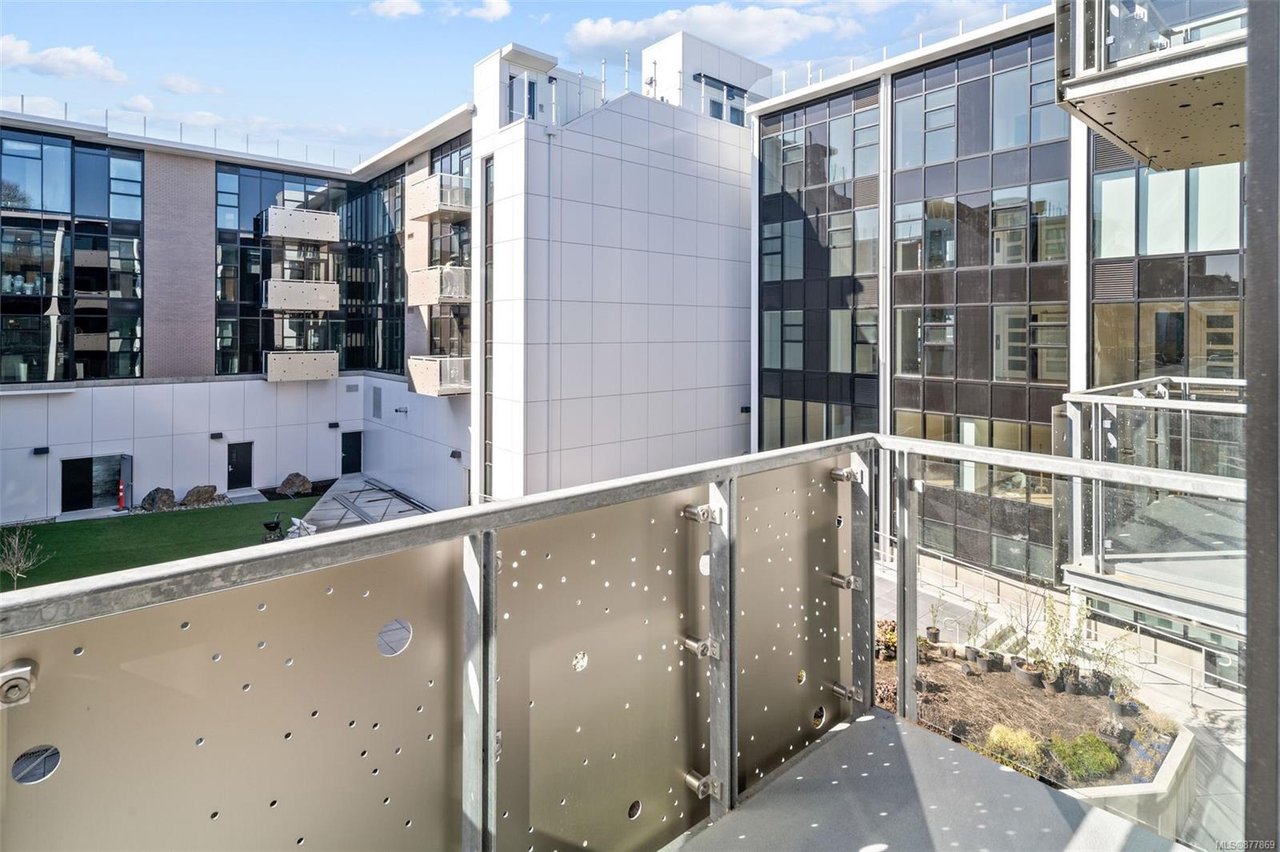 N212-1105 Pandora Ave