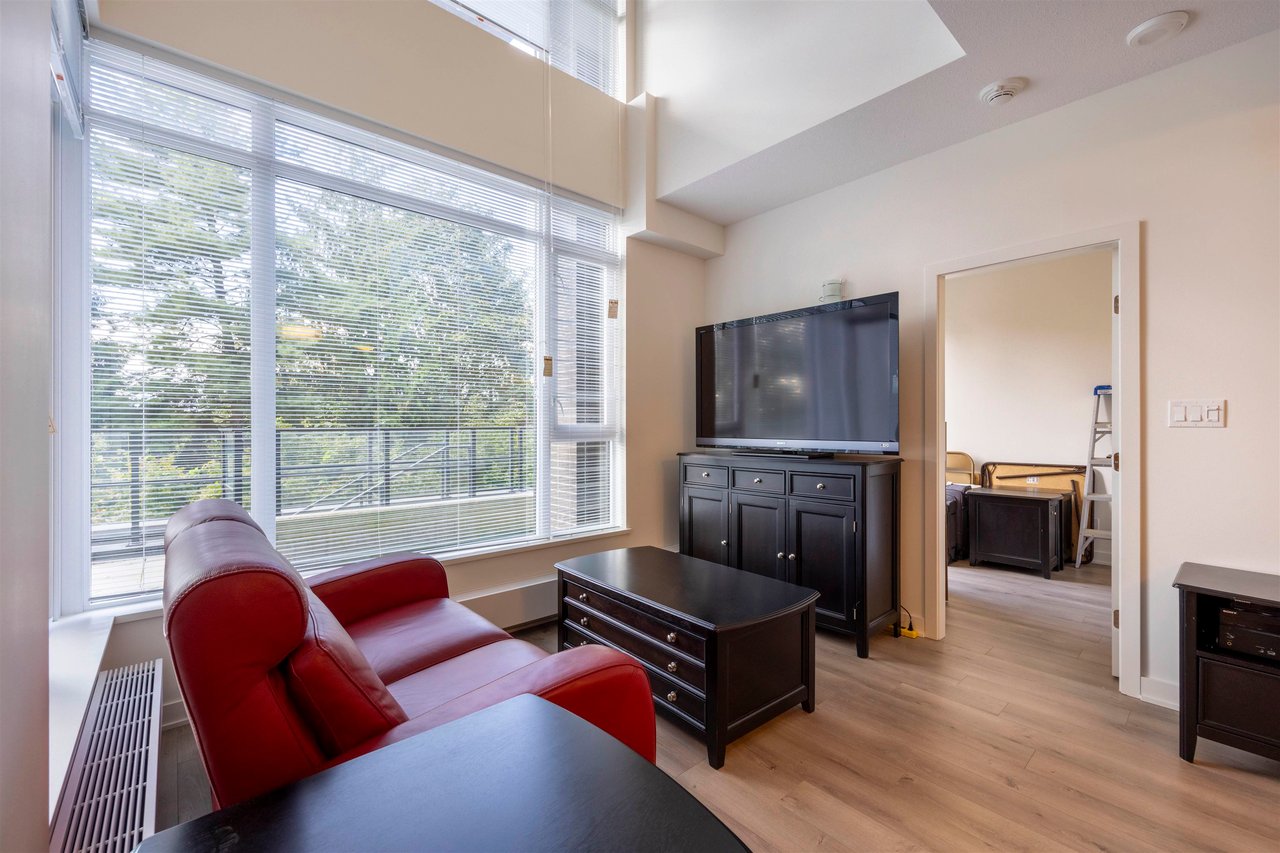 112-8850 University Cres