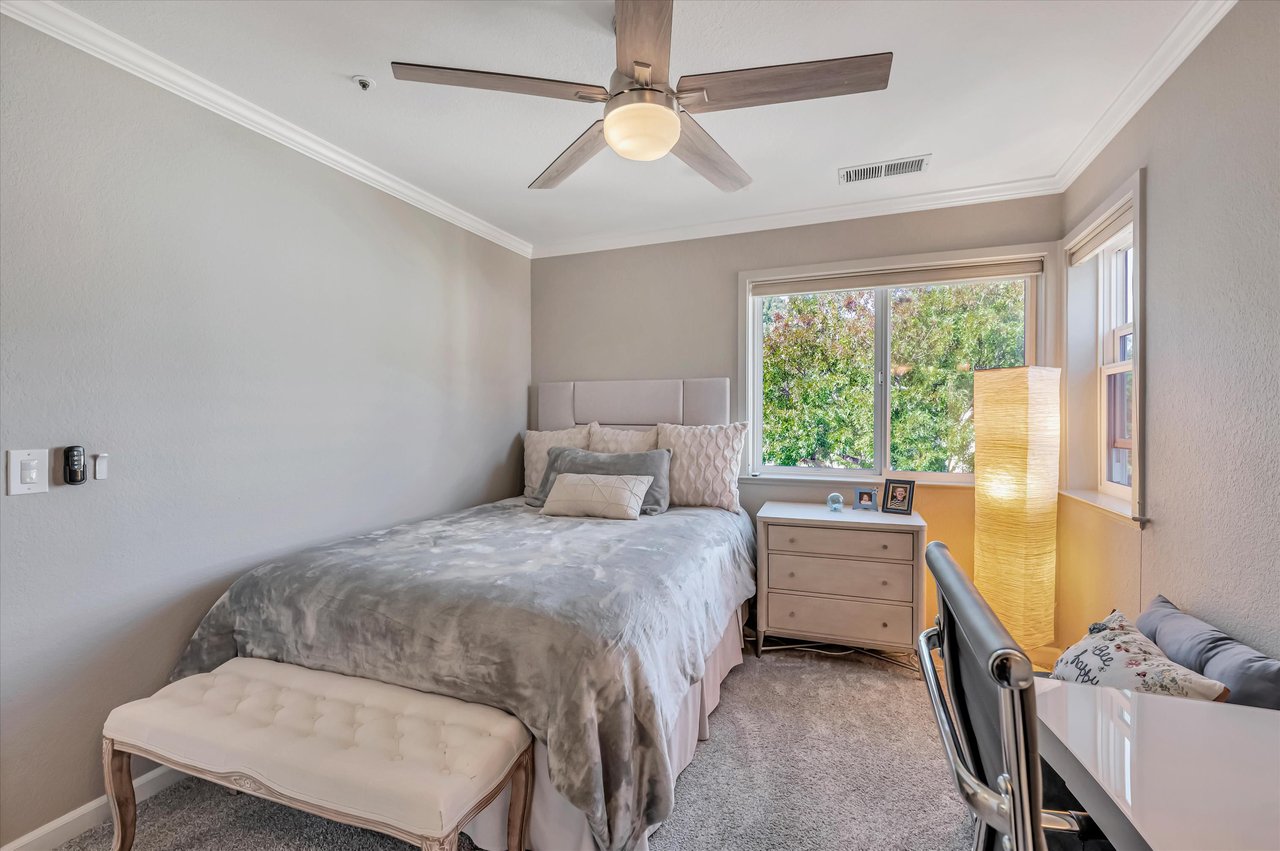 17 Crystal Creek Ct