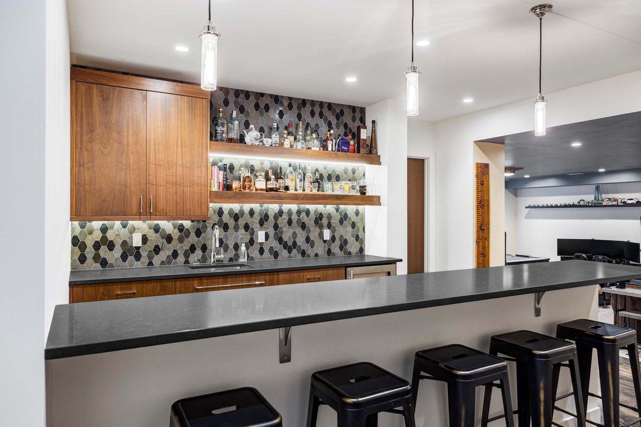 1760 Sunset Boulevard