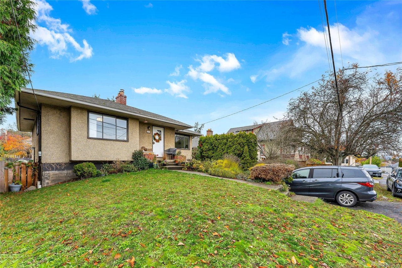 2884 Inez Dr