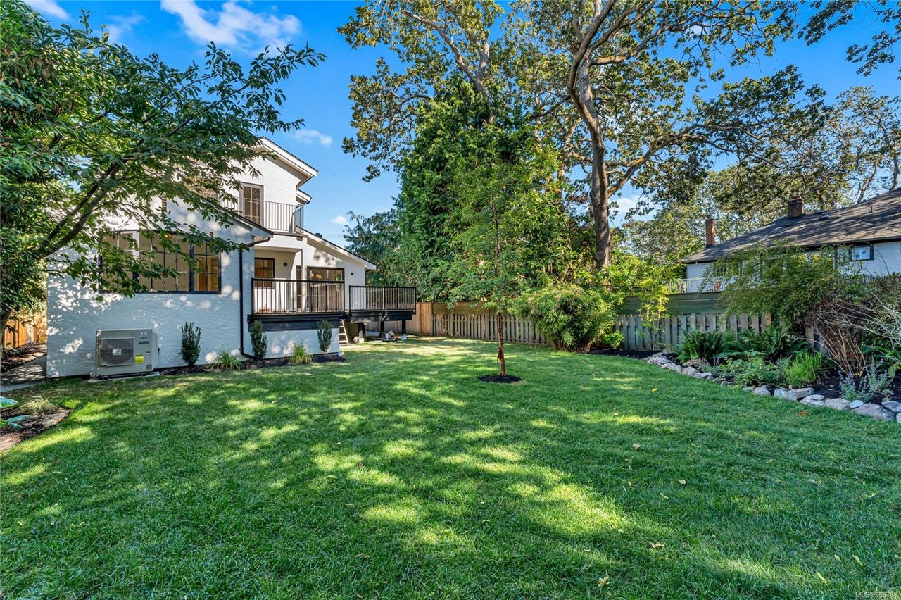 736 Falkland Rd, Oak Bay