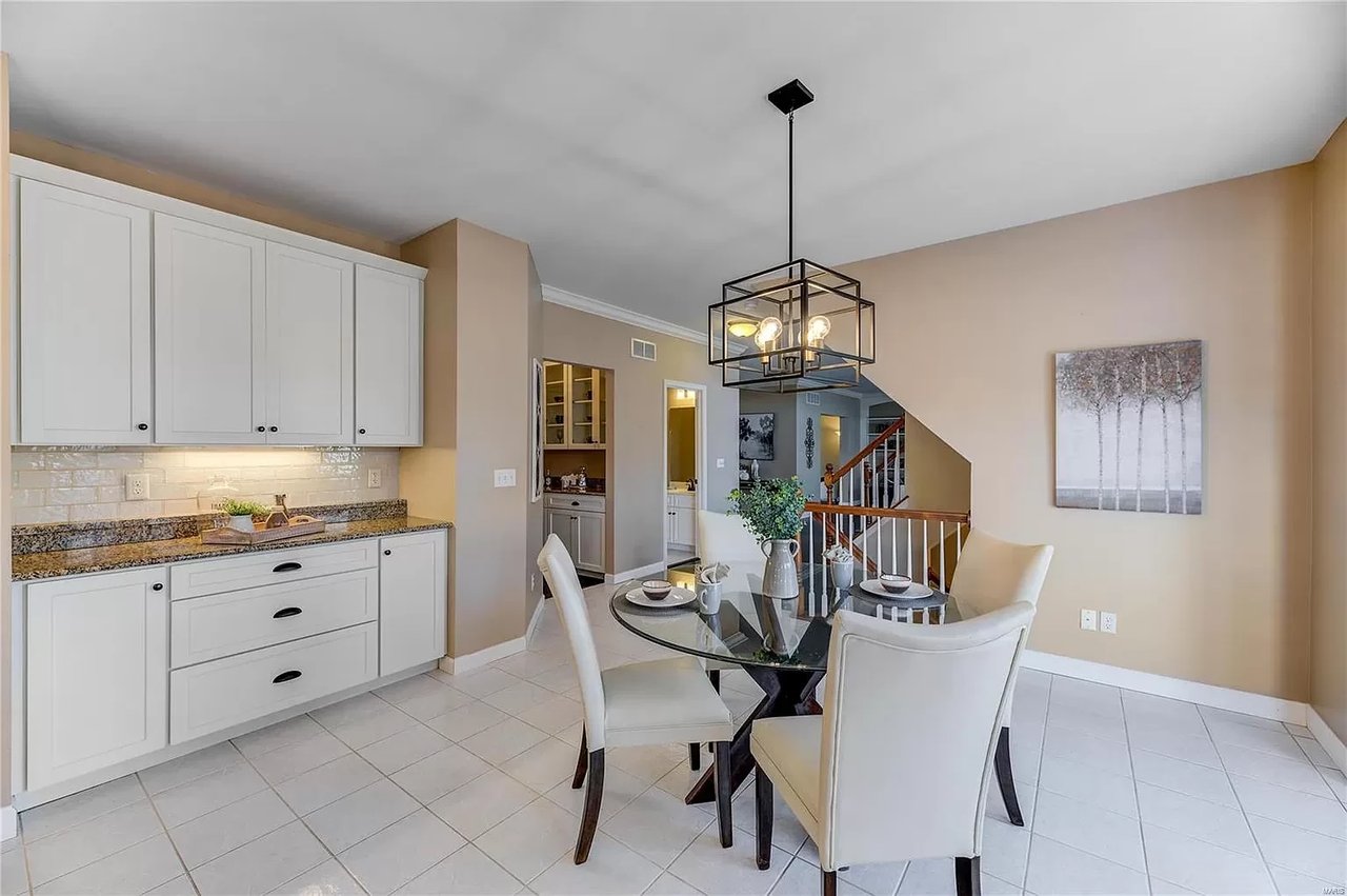 217 Strathmoor Way