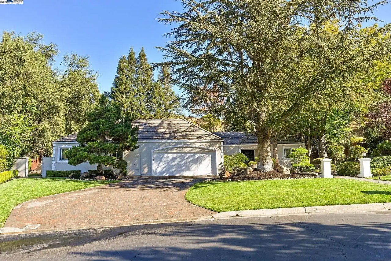 2315 Holly Oak Dr
