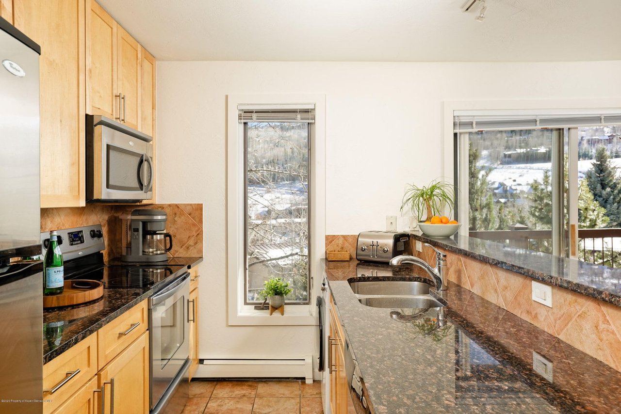 35 UPPER WOODBRIDGE RD #5CD 