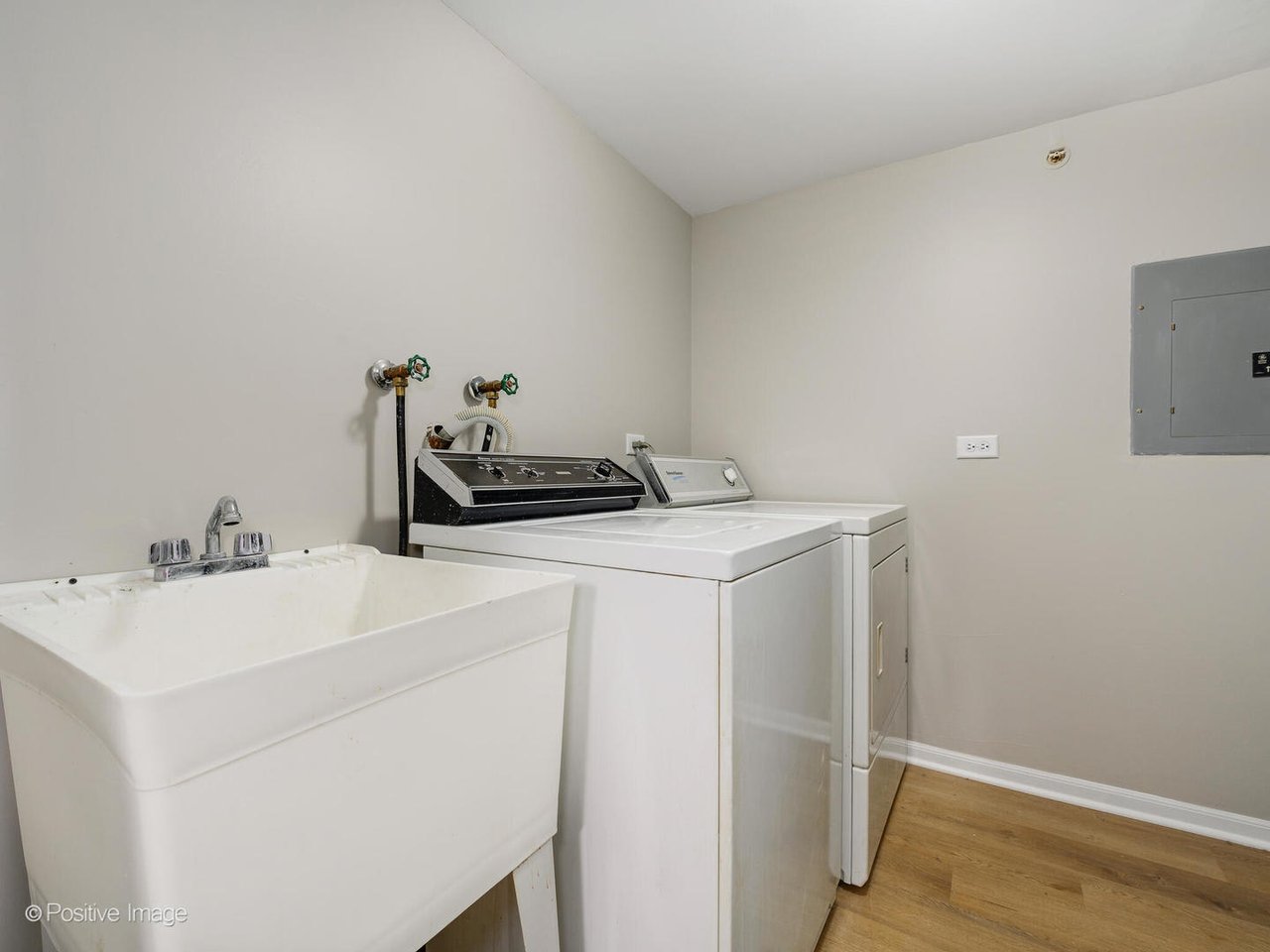 9510 S Kolmar Ave Unit 304