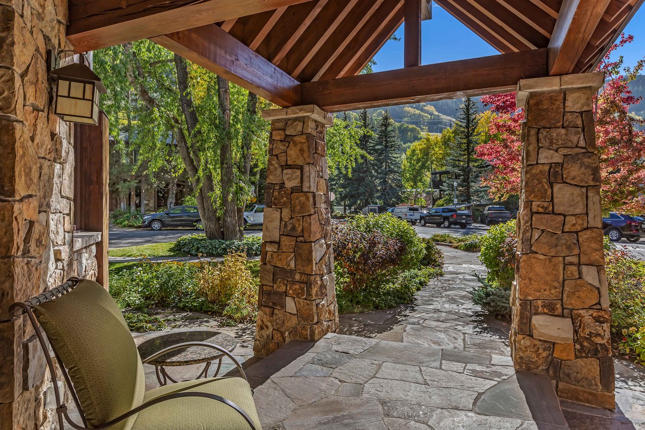 Magnificent and Timeless Mountain Home in Aspen 