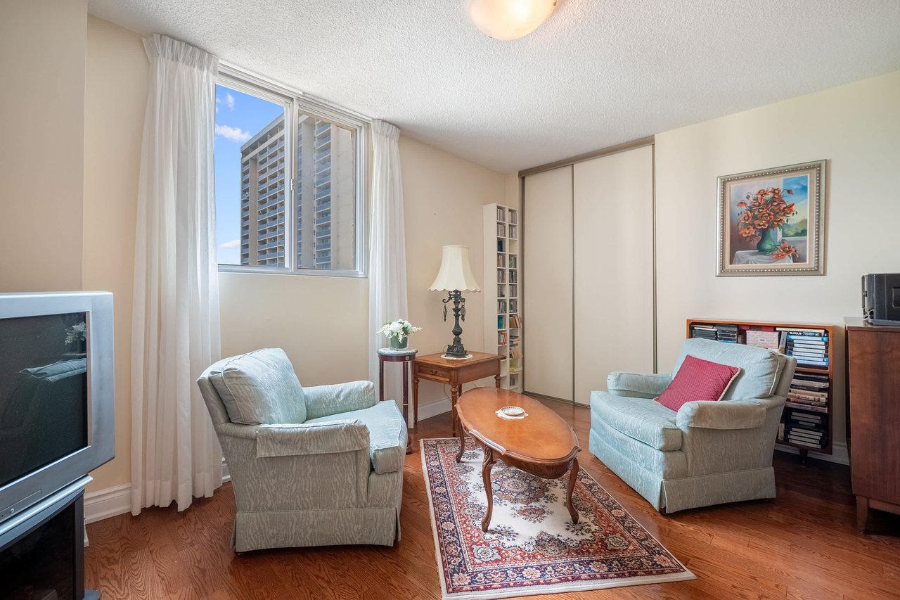 820 Burnhamthorpe Road #702