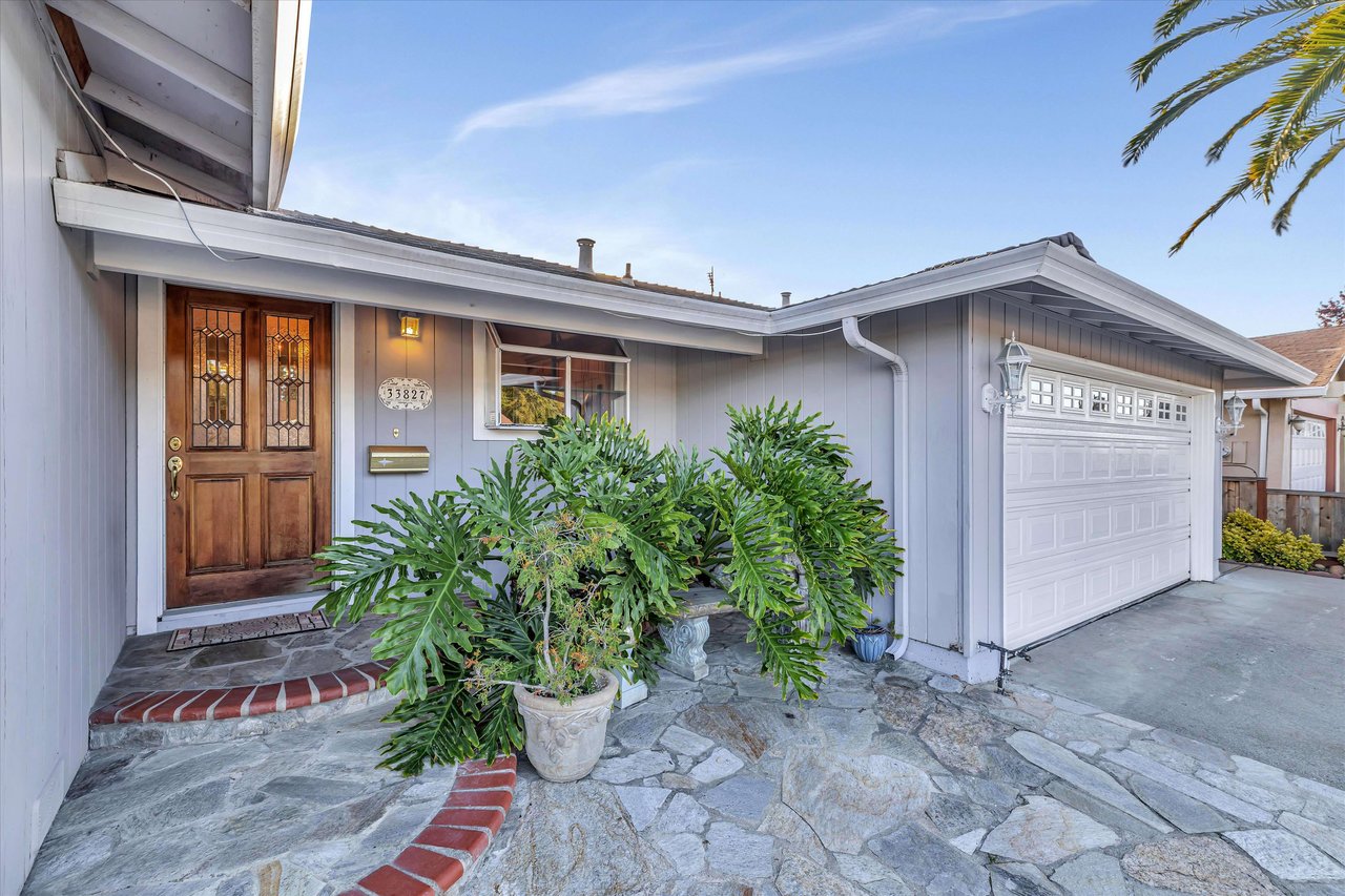 33827 Whitehead Ln