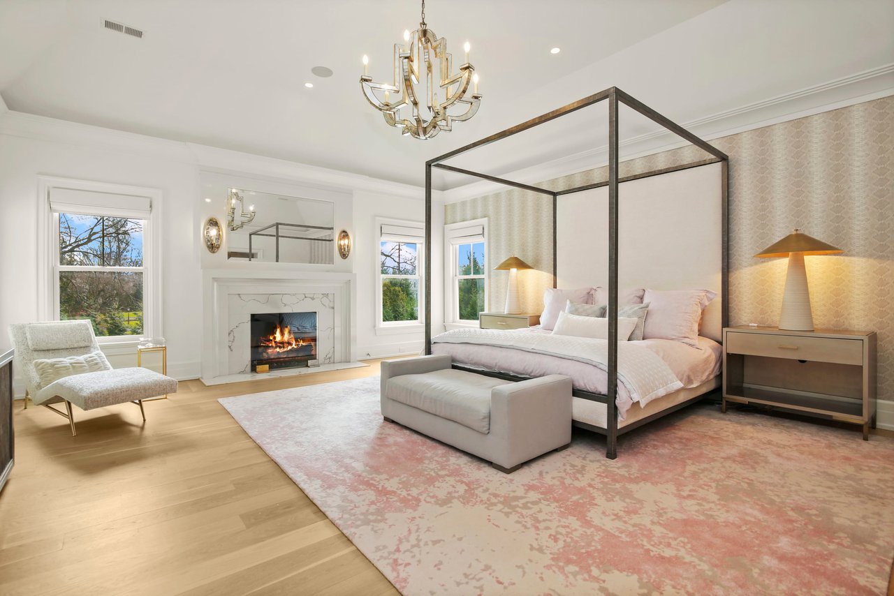 18 Mayflower Parkway