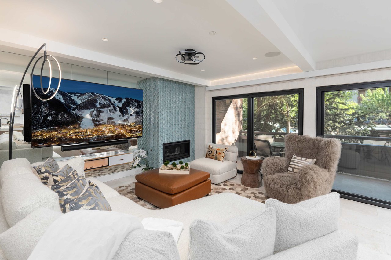 Contemporary & Luxury 4 Bedroom Aspen Square Condo  