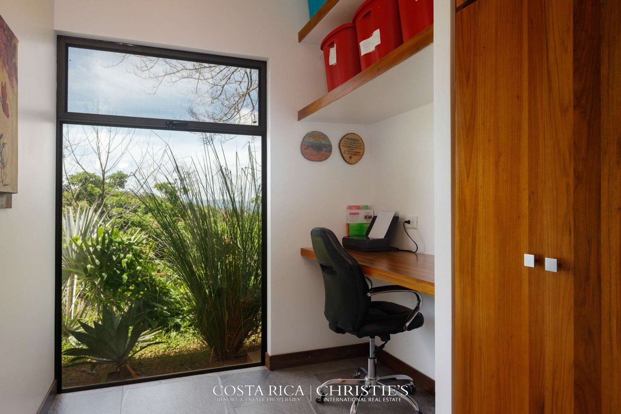 Ocean View Home on over an acre Lot in Las Ventanas