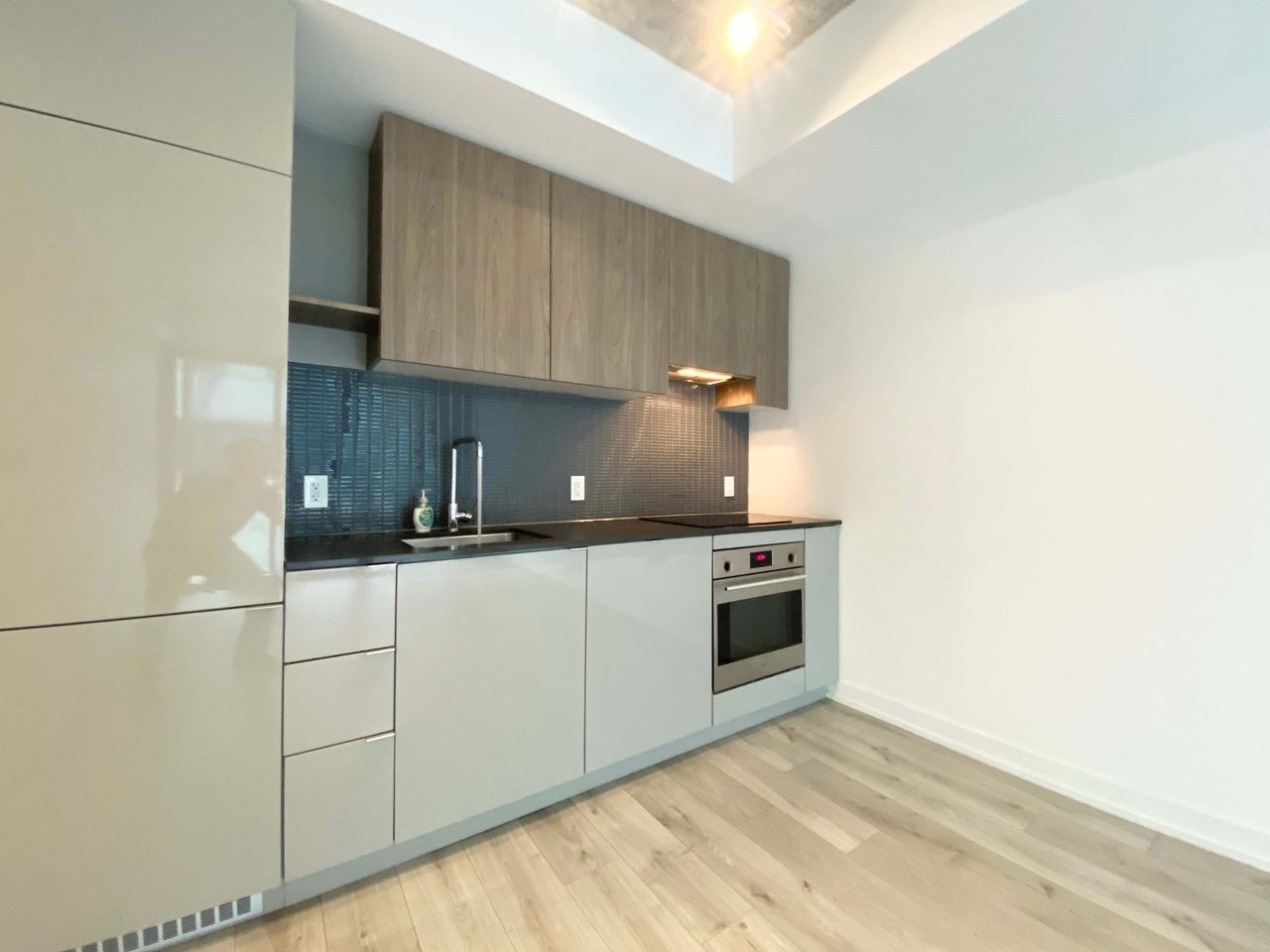 161 Roehampton Ave, Unit 532